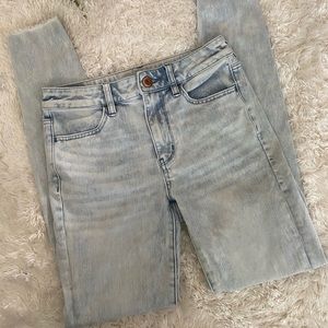 ✨SALE✨American Eagle Distressed Denim Jeans